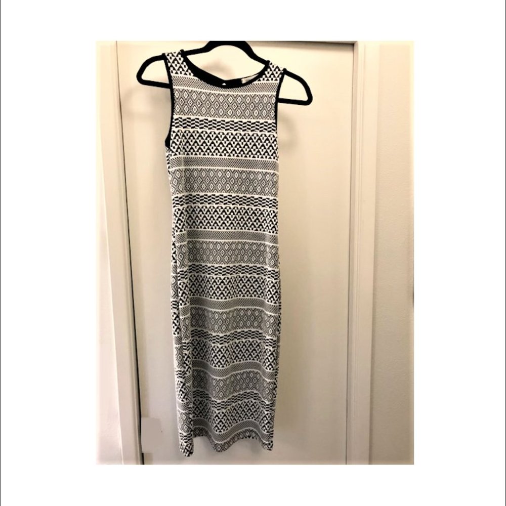 Vintage Black & White Aztec Print Mid-Length Dress